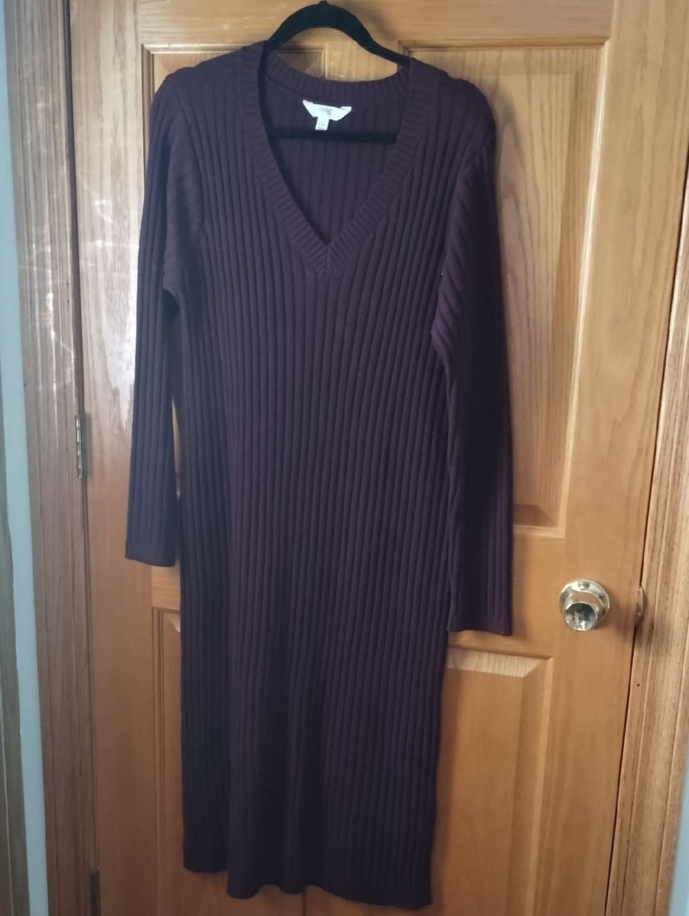 Terra & Sky Ribbed V-Neck Midi Dress in Plum